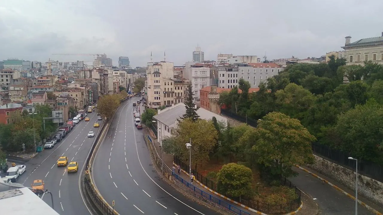 Istiklal Caddesi Ve Taksim Yuruyerek 1 Dakika. Apartment Istanbul